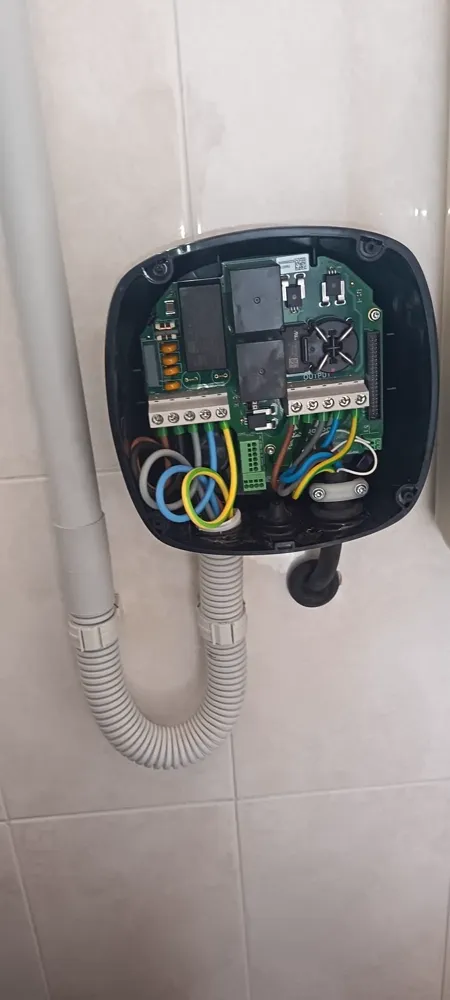 Instalación de punto de recarga ve en Málaga realizada por HV Multinstalaciones